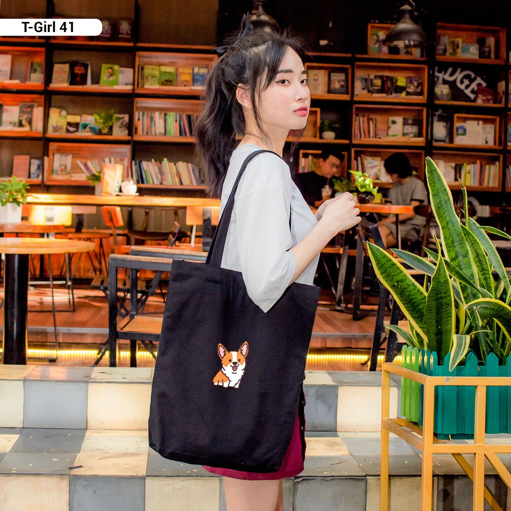 Túi canvas in hình chú chó Corgi là phụ kiện tiện ích, thời trang và là món quà tặng cho những bạn yêu thích loài động vật này