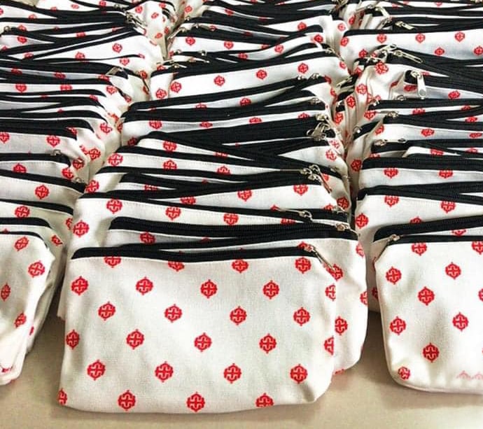 Với tính chất năng động của túi ví vải canvas, đây là món quà tuyệt vời trong các dịp kỷ niệm cho các thành viên trong club