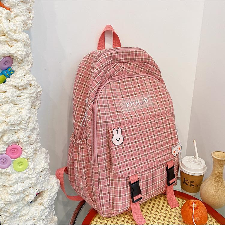 Hãy bổ sung vào danh sách phụ kiện của mình chiếc balo canvas thật sành điệu và cá tính này, bạn nhé!