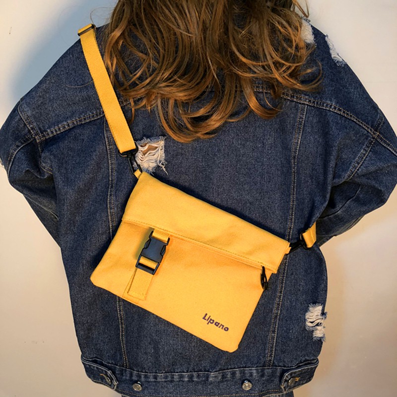 Chất liệu và kiểu dáng bền chắc, hữu dụng giúp túi canvas đeo chéo tồn tại bền bỉ từ nhiều năm qua.