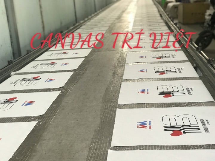 Trên thị trường ngày càng xuất hiện nhiều hơn các cơ sở chuyên may túi vải canvas giá rẻ.