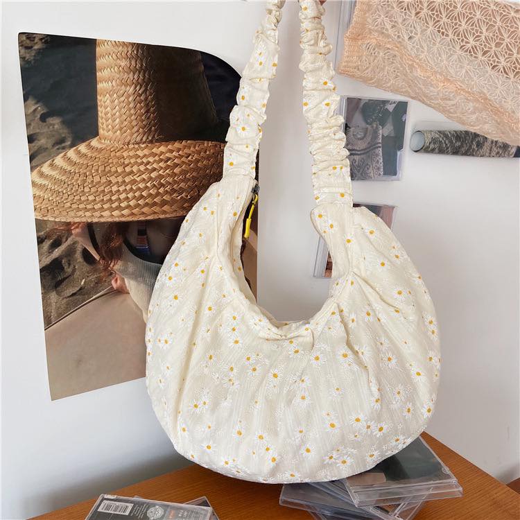 Túi xách vải canvas họa tiết caro dây nhún là dòng sản phẩm vượt trội về chất lượng lẫn kiểu dáng, mẫu mã