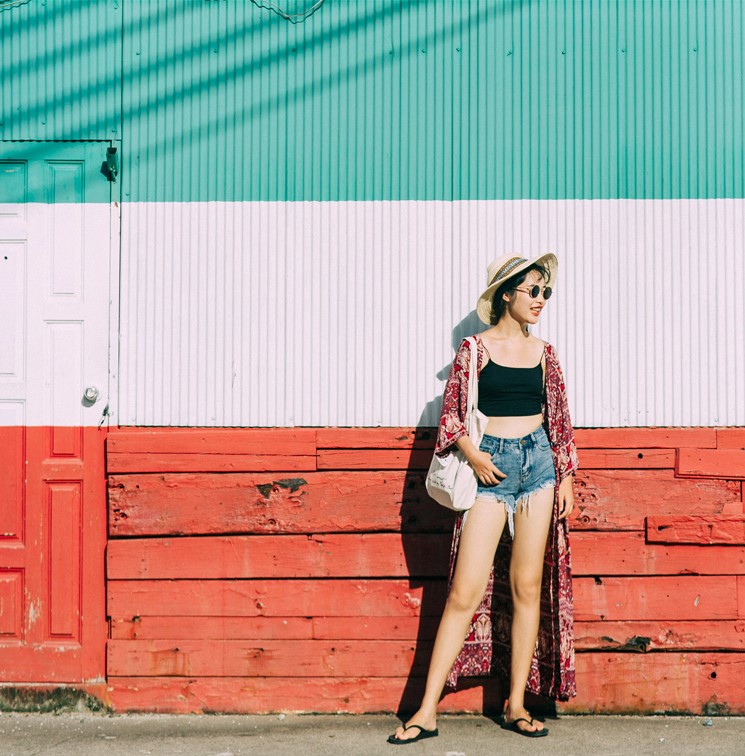 Vào mùa hè nóng bức, sử dụng chiếc túi canvas sẽ làm dịu cái nắng mùa hè và đem tới một mùa hè ngọt ngào, sôi động hơn.