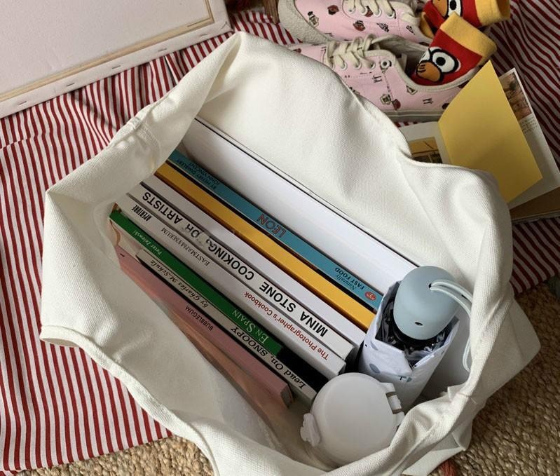 Với sự đa dạng ở kiểu dáng, màu sắc, thông tin in ấn việc có thể lựa chọn túi tote canvas thích hợp với mục đích sử dụng khác nhau