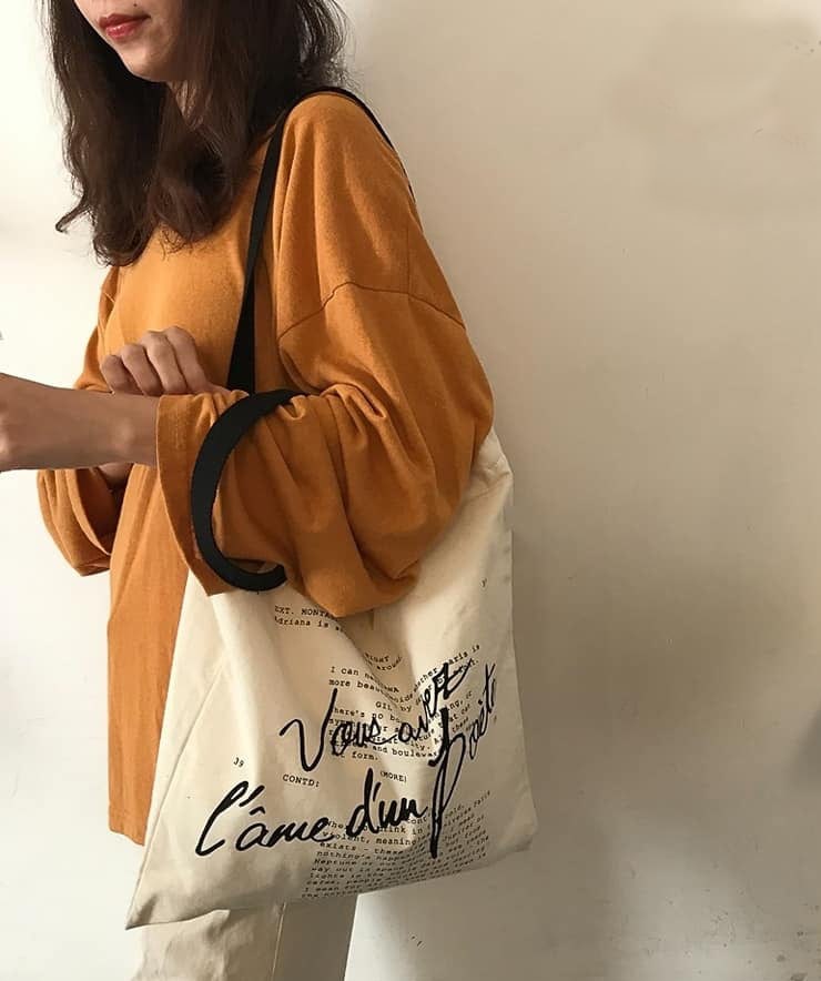 Túi tote canvas là chiếc túi phổ biến được rất nhiều người dùng.