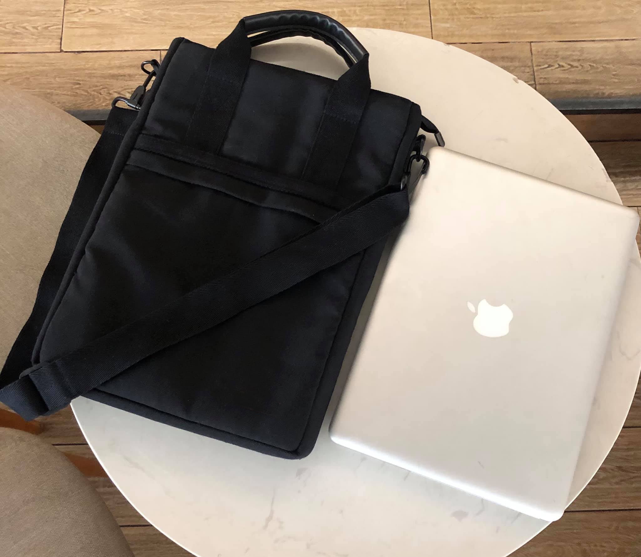 Ngoài lựa chọn một chiếc túi đựng laptop bền chắc để bảo vệ laptop thì yêu cầu về thẩm mỹ cũng rất quan trọng