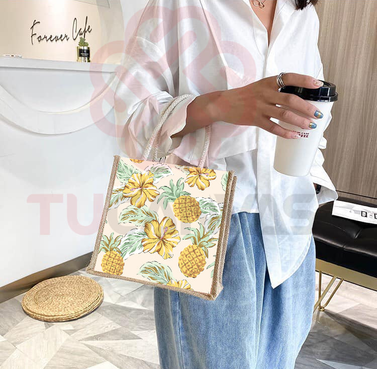 Thời trang ứng dụng mang phong cách vintage với túi vải đay kết hợp vải canvas