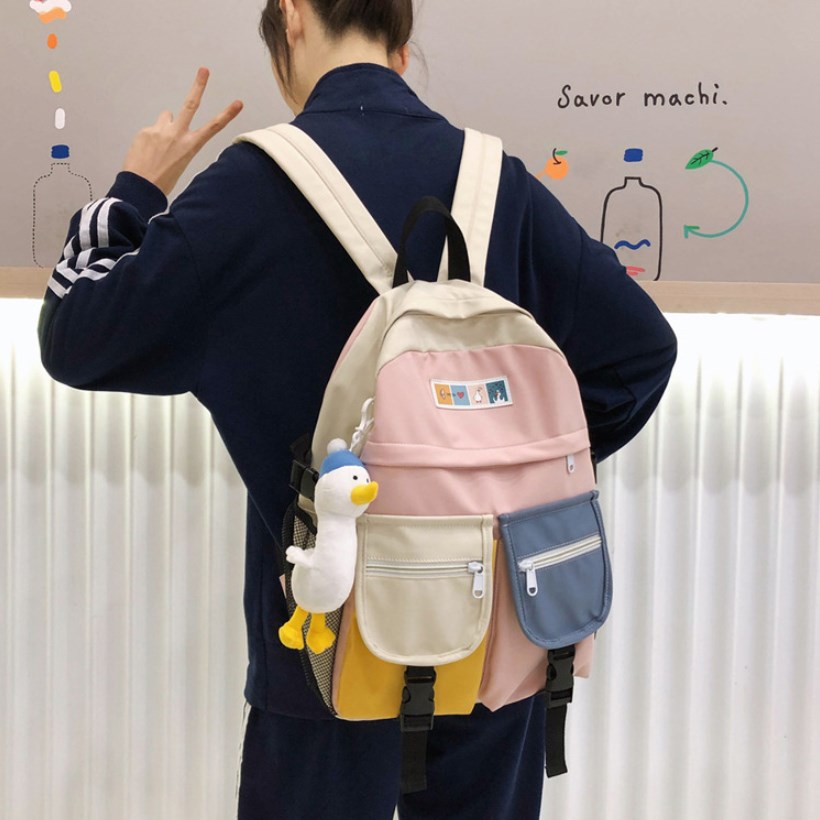 Balo canvas là phụ kiện dành riêng cho những ai ưa thích gu thời trang mang tính ứng dụng cao