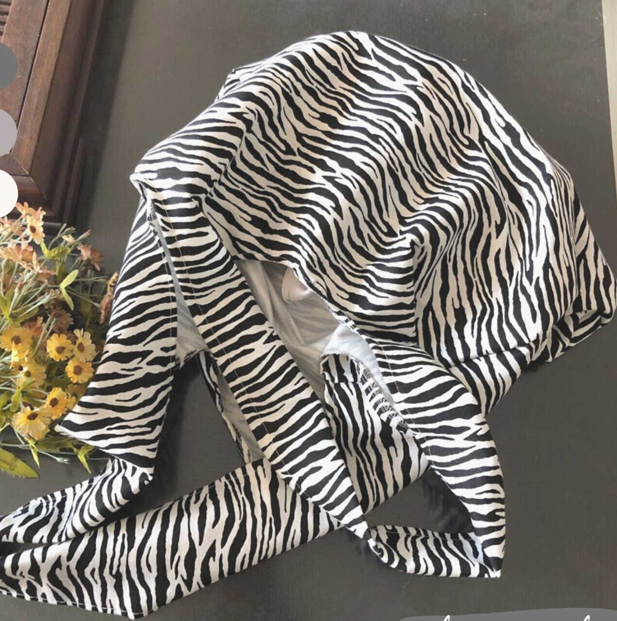 Túi canvas họa tiết da beo lạ mắt, trẻ trung và cool ngầu cùng kiểu dáng nhỏ gọn, tiện dụng