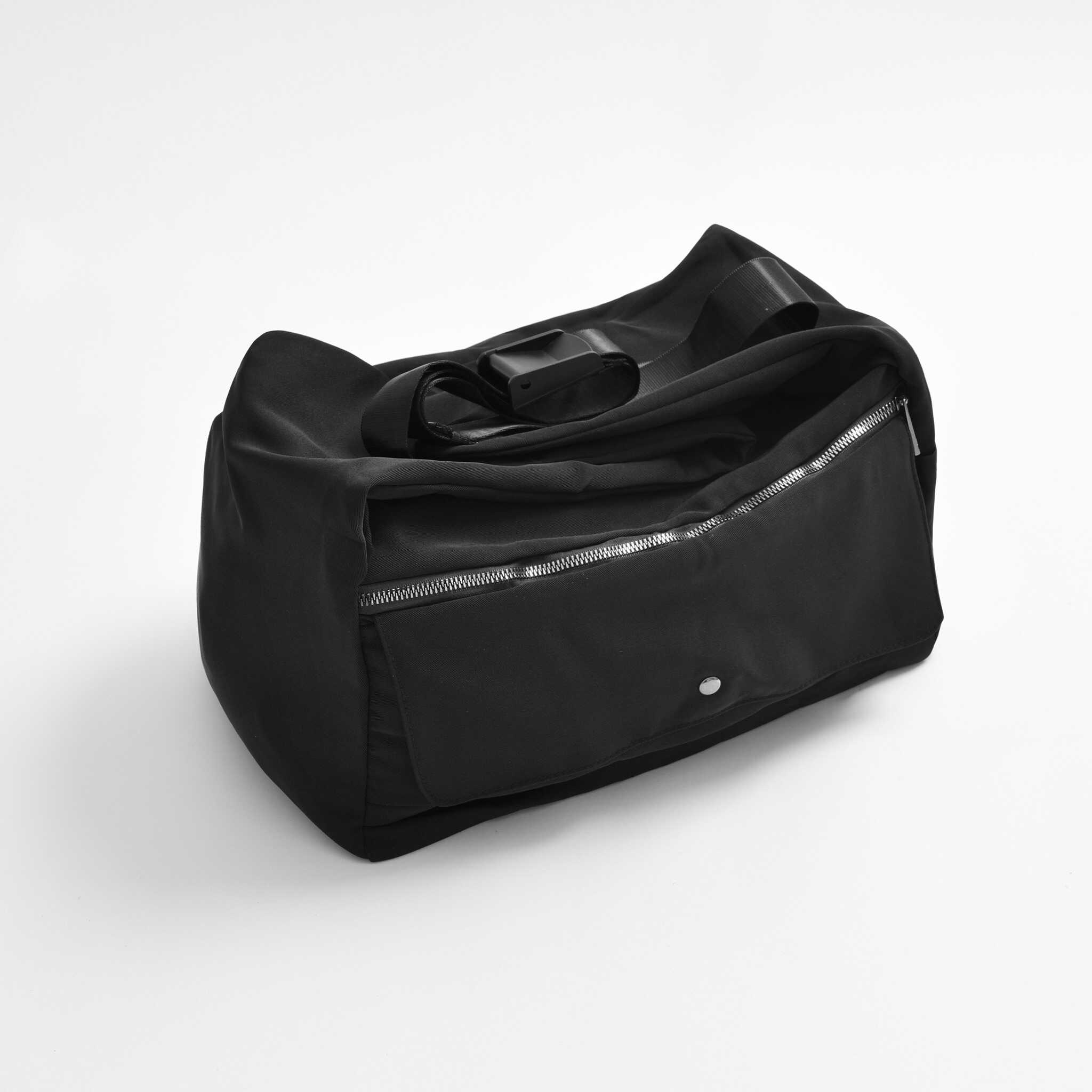 Túi canvas đeo chéo zip kim loại là một trong những túi xách hữu ích nhất mà bạn cần có