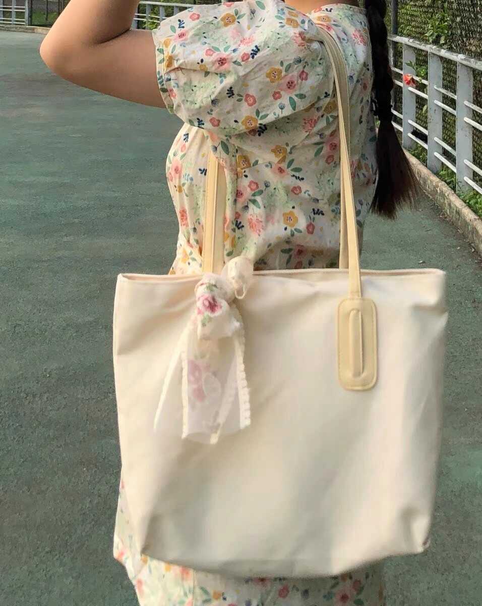 Túi canvas cao cấp là phụ kiện phải có của bất kỳ bạn nữ nào yêu thích gu thời trang ứng dụng, trẻ trung.